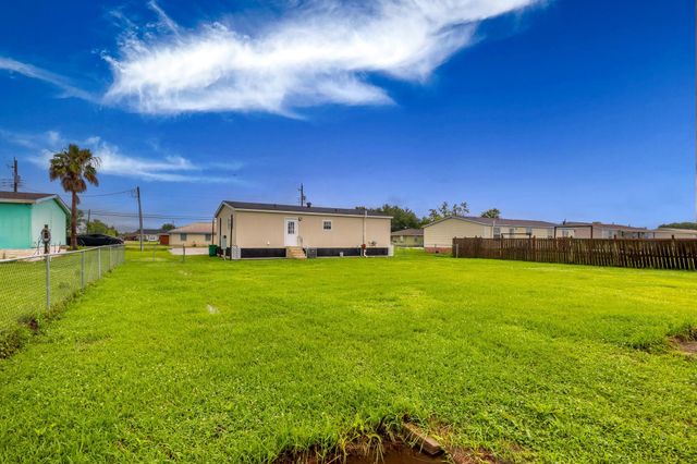 213 Myrtle Dr, Lockport, LA 70374