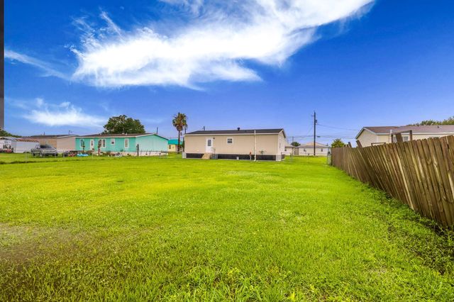 213 Myrtle Dr, Lockport, LA 70374