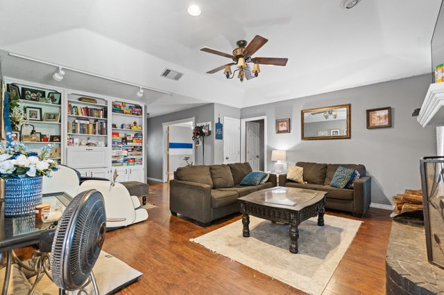 944 Springhill Drive, Burleson, TX 76028