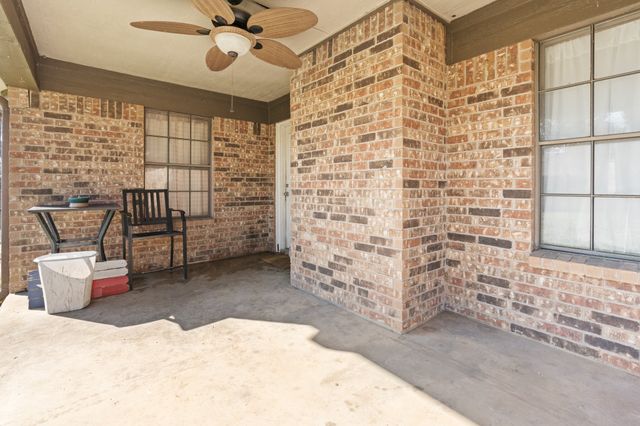 944 Springhill Drive, Burleson, TX 76028