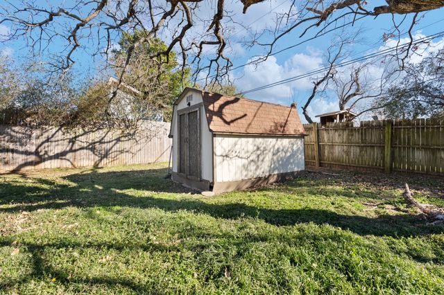 944 Springhill Drive, Burleson, TX 76028