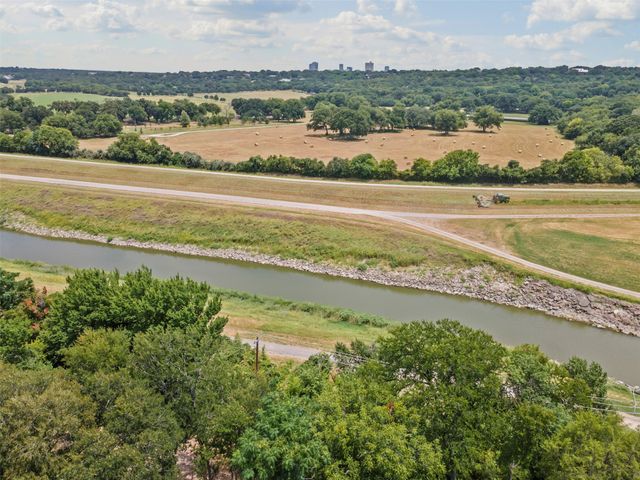 501 Nursery Lane, Fort Worth, TX 76114