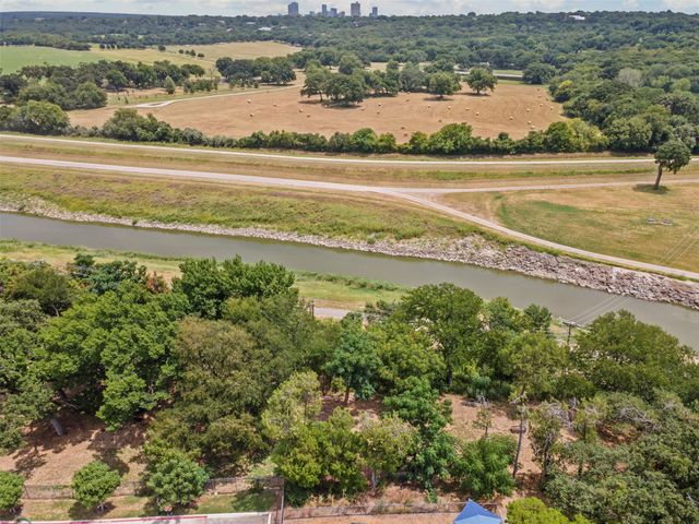 501 Nursery Lane, Fort Worth, TX 76114
