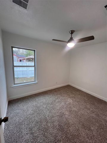 568 W Hammond Street, Lancaster, TX 75146