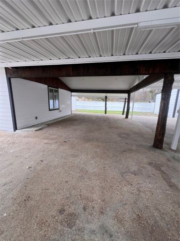 568 W Hammond Street, Lancaster, TX 75146