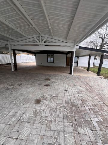 568 W Hammond Street, Lancaster, TX 75146