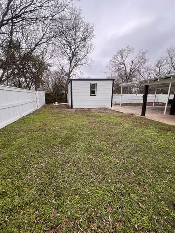 568 W Hammond Street, Lancaster, TX 75146