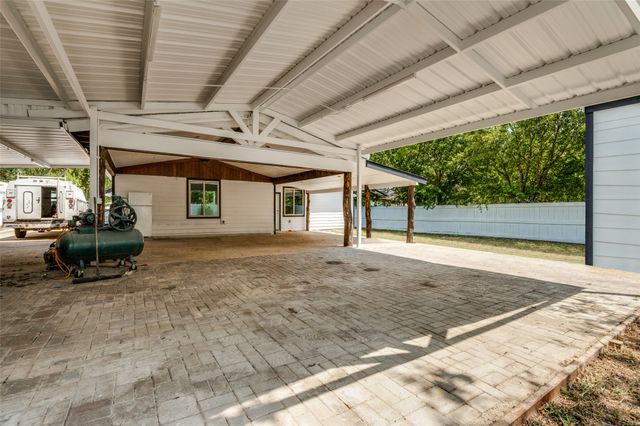 568 W Hammond Street, Lancaster, TX 75146