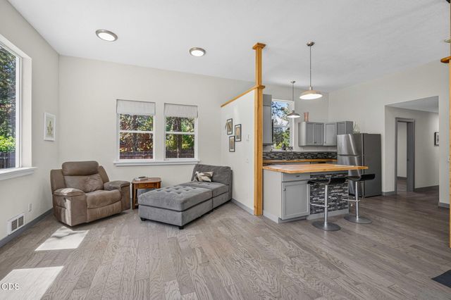 17465 Snow Goose Road, Bend, OR 97707