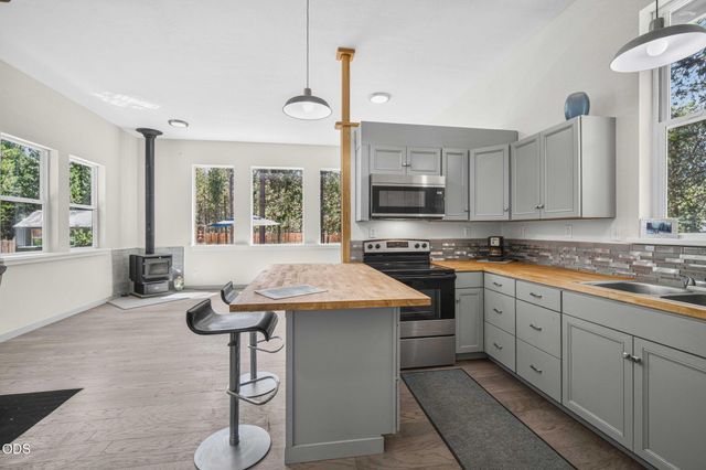17465 Snow Goose Road, Bend, OR 97707