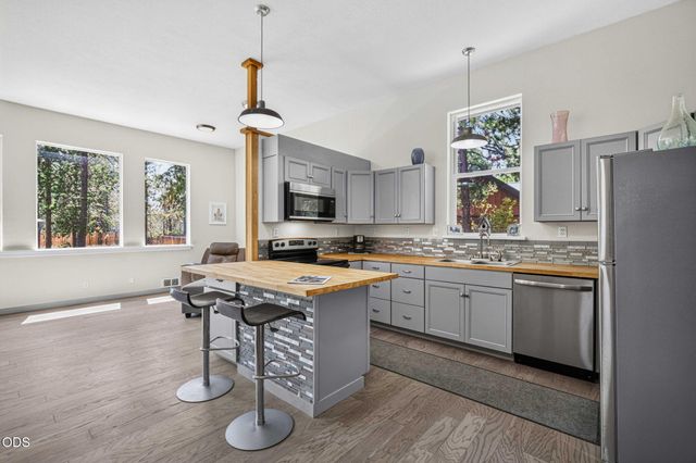 17465 Snow Goose Road, Bend, OR 97707
