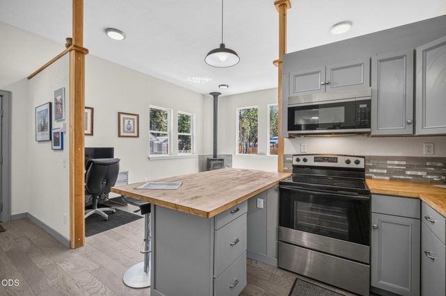 17465 Snow Goose Road, Bend, OR 97707