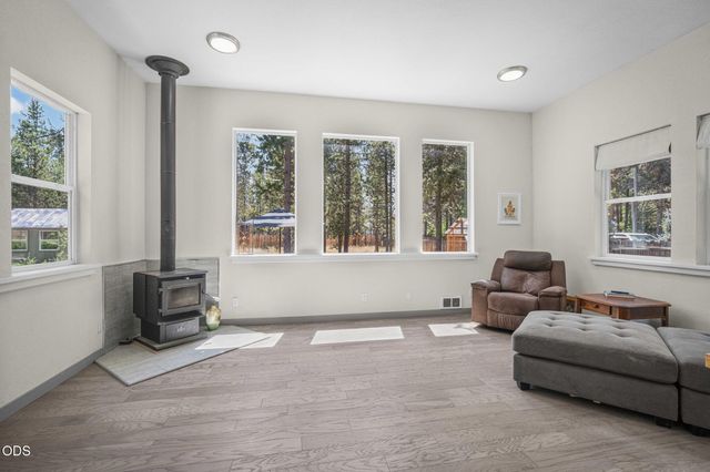 17465 Snow Goose Road, Bend, OR 97707