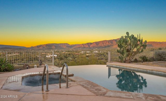 6562 E CAVE CREEK Road, Cave Creek, AZ 85331