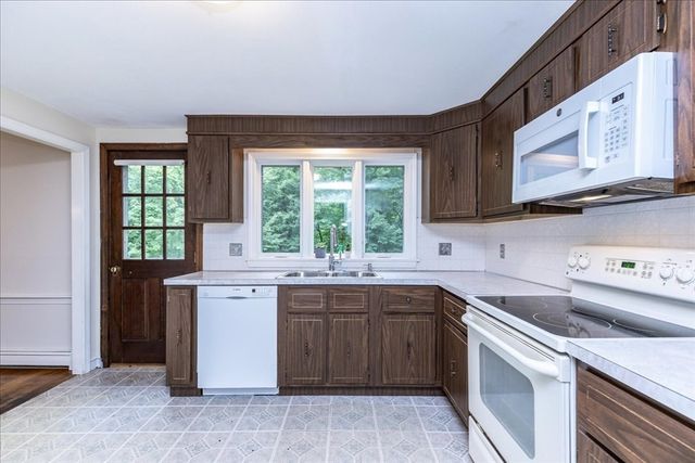 37 Kathleen Drive, Andover, MA 01810