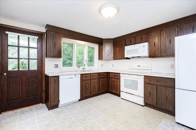 37 Kathleen Drive, Andover, MA 01810