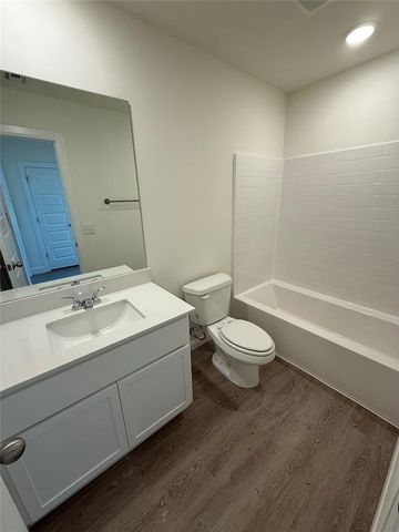 1205 E Stallion Lane, Mustang, OK 73064