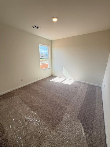 1205 E Stallion Lane, Mustang, OK 73064