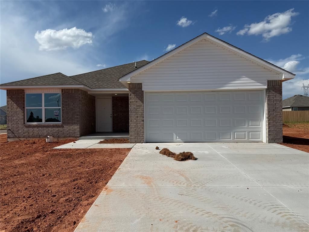 1205 E Stallion Lane, Mustang, OK 73064