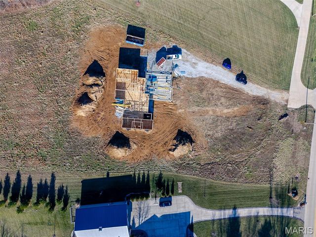 2335 Staunton Road, Troy, IL 62294