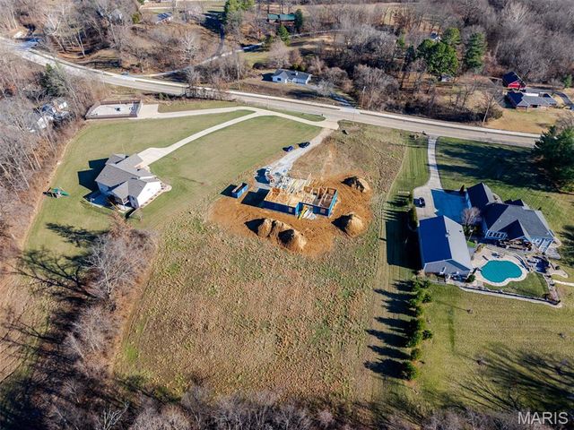 2335 Staunton Road, Troy, IL 62294