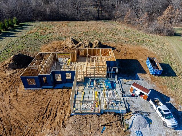 2335 Staunton Road, Troy, IL 62294