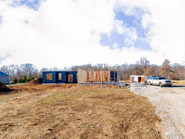 2335 Staunton Road, Troy, IL 62294