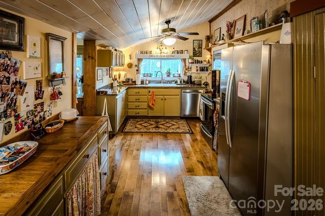 5950 N US 19e Highway, Newland, NC 28657