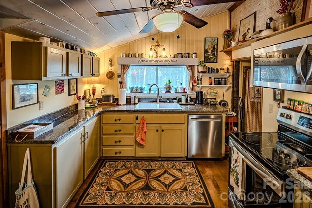 5950 N US 19e Highway, Newland, NC 28657