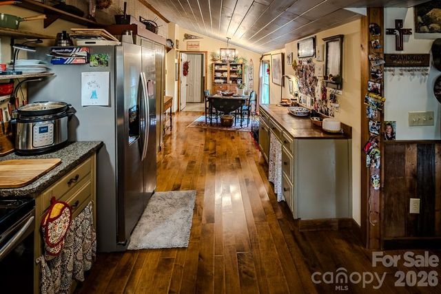 5950 N US 19e Highway, Newland, NC 28657