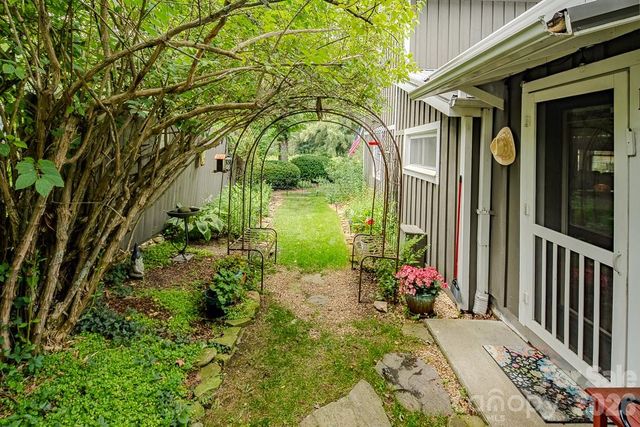 5950 N US 19e Highway, Newland, NC 28657