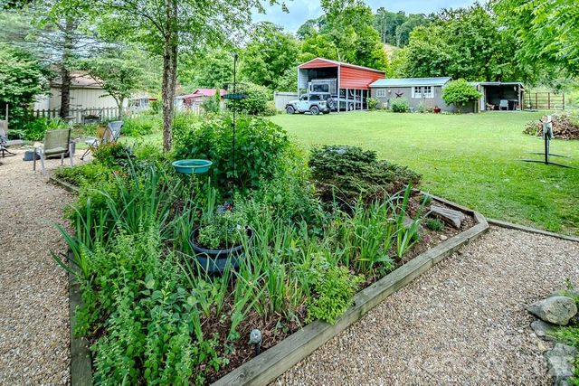 5950 N US 19e Highway, Newland, NC 28657