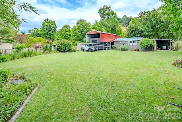 5950 N US 19e Highway, Newland, NC 28657