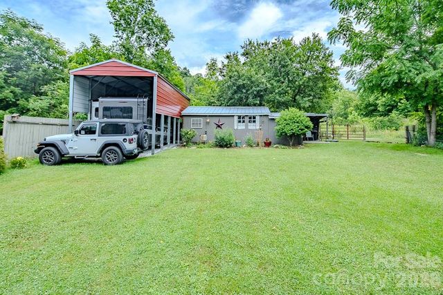 5950 N US 19e Highway, Newland, NC 28657