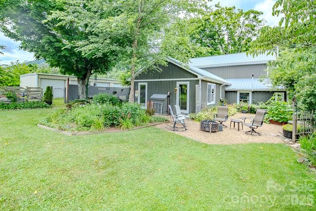 5950 N US 19e Highway, Newland, NC 28657