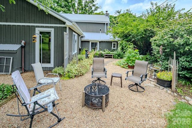 5950 N US 19e Highway, Newland, NC 28657