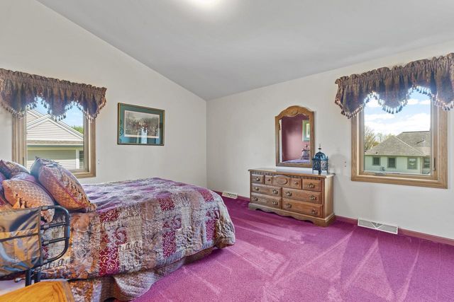 1227 Wegner DRIVE, Mukwonago, WI 53149
