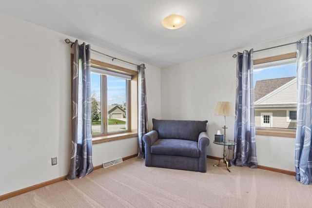 1227 Wegner DRIVE, Mukwonago, WI 53149