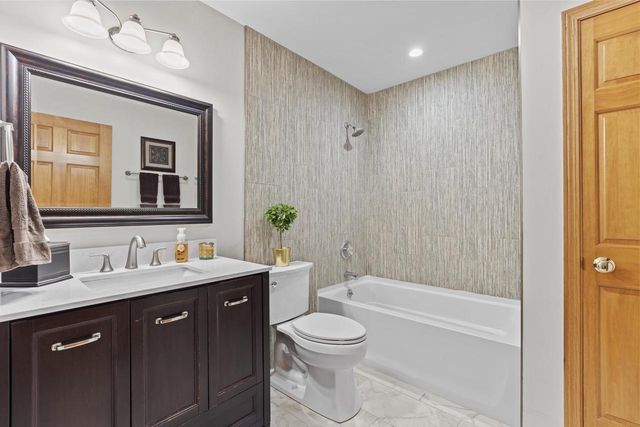 1227 Wegner DRIVE, Mukwonago, WI 53149
