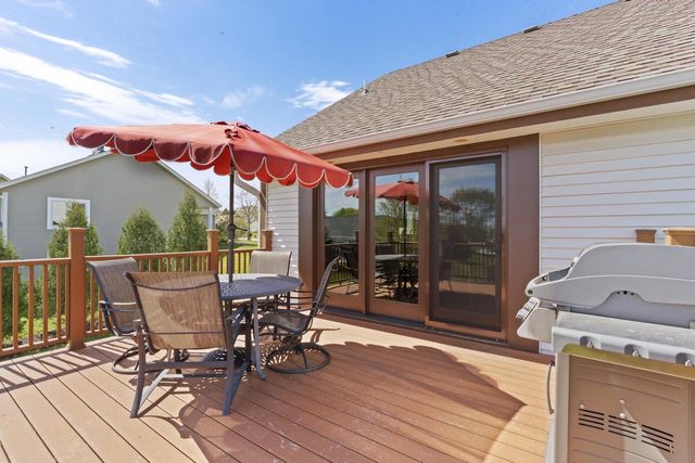 1227 Wegner DRIVE, Mukwonago, WI 53149