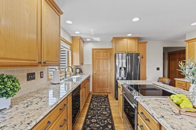 1227 Wegner DRIVE, Mukwonago, WI 53149