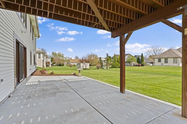 1227 Wegner DRIVE, Mukwonago, WI 53149