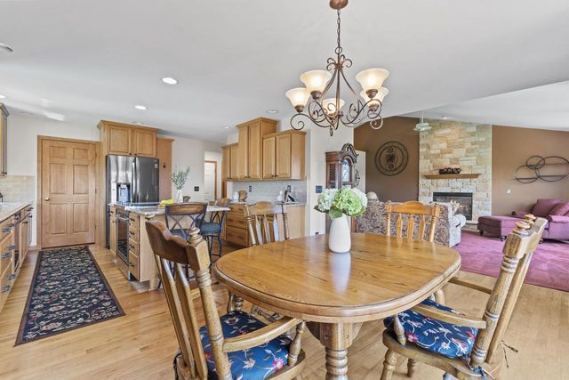 1227 Wegner DRIVE, Mukwonago, WI 53149
