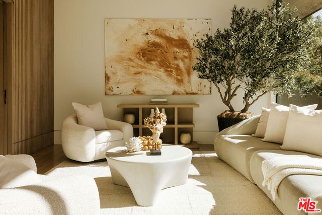 219 Homewood Road, Los Angeles, CA 90049