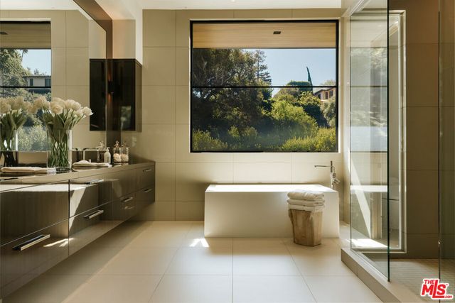 219 Homewood Road, Los Angeles, CA 90049