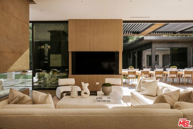 219 Homewood Road, Los Angeles, CA 90049