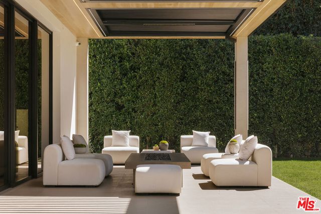 219 Homewood Road, Los Angeles, CA 90049