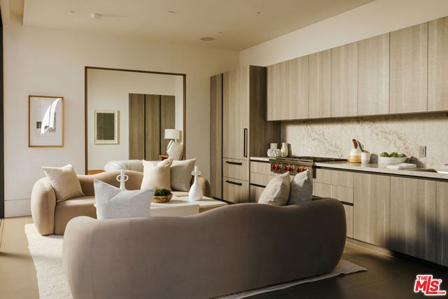 219 Homewood Road, Los Angeles, CA 90049