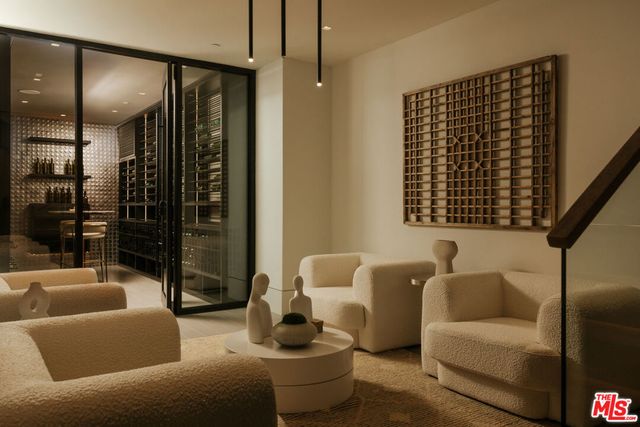 219 Homewood Road, Los Angeles, CA 90049