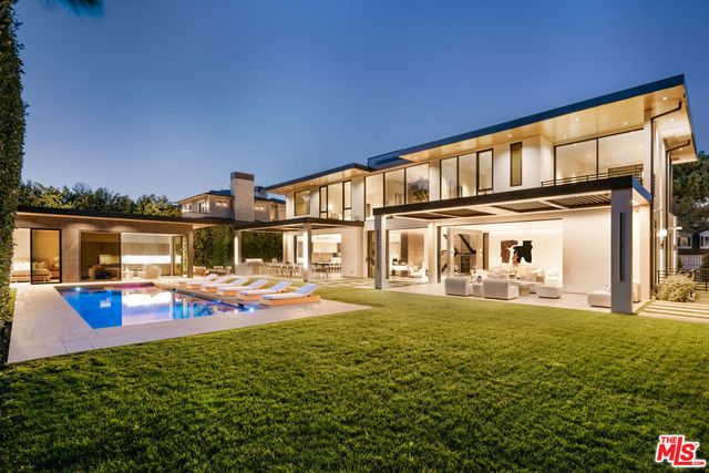 219 Homewood Road, Los Angeles, CA 90049